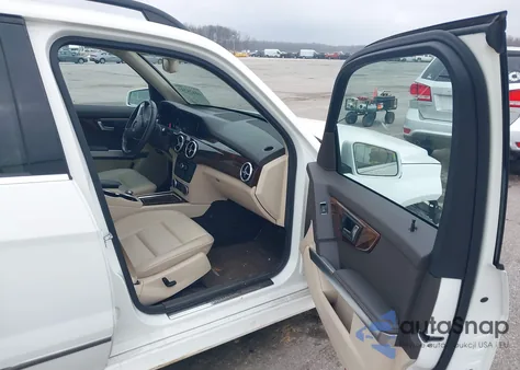 2015 Mercedes-Benz Glk 350 4Matic z USA, uszkodzony, nr VIN WDCGG8JB7FG378402